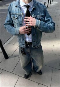 a man in a suit and tie is standing on a sidewalk