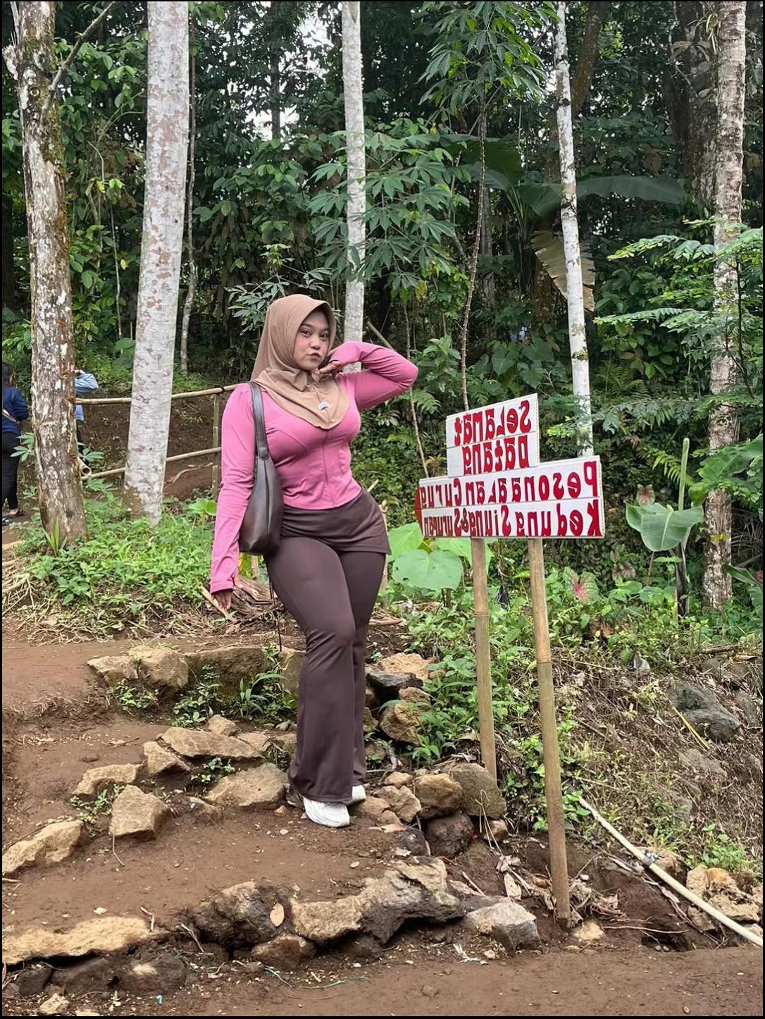 a woman is holding a sign that reads "stop the hate."
